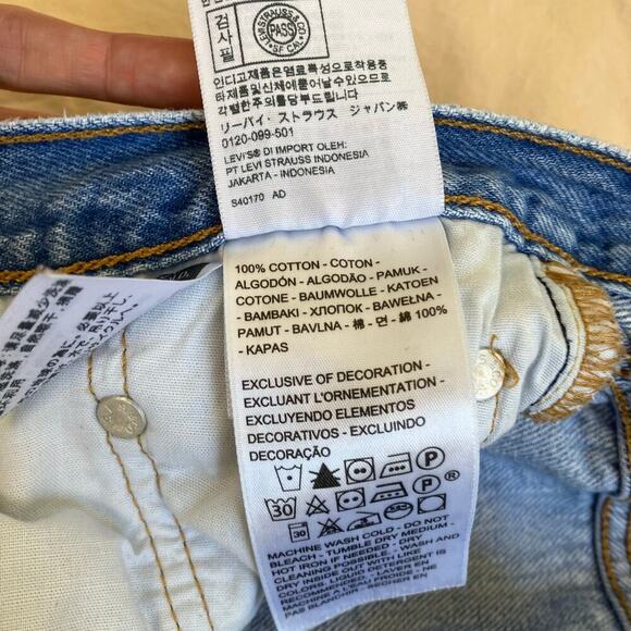 Levi’s 501 Original Cropped Womens Jeans Light Wash Distressed Vintage Wash 26 - Picture 13 of 16